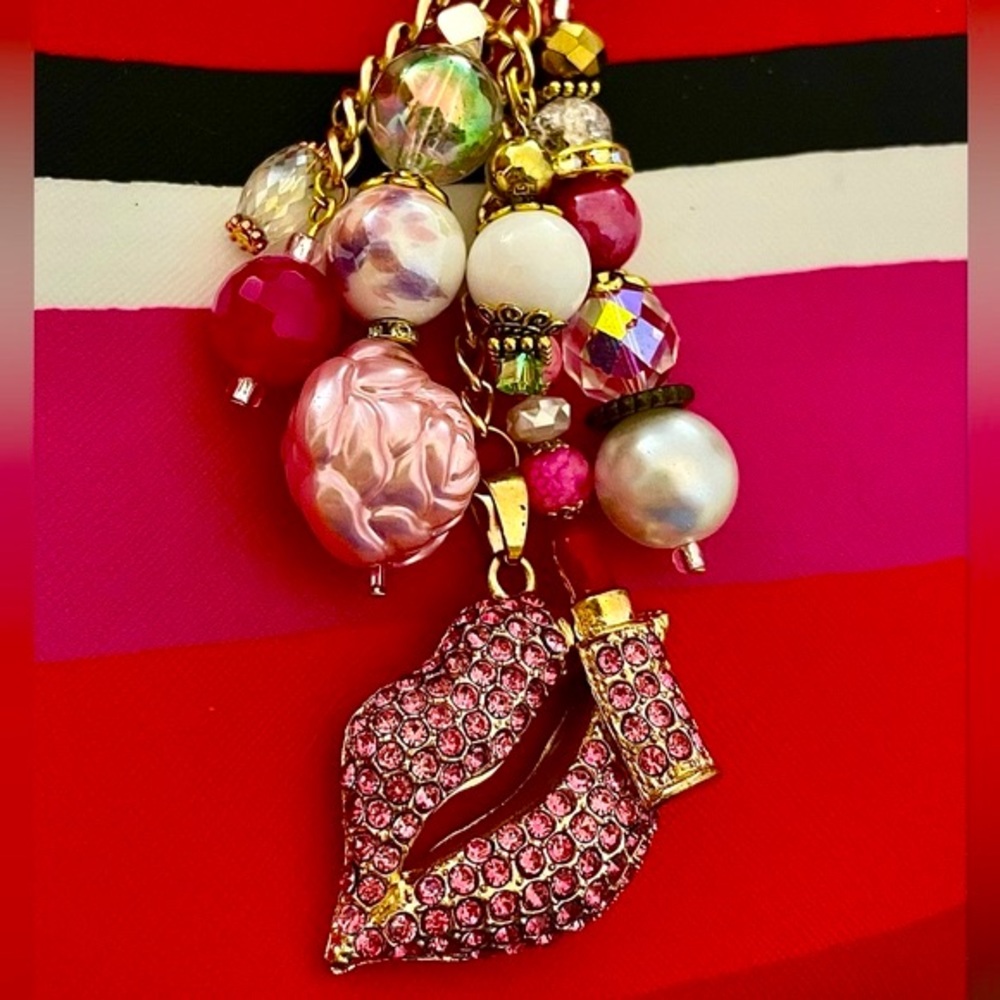 SOLD ‼️ Handbag Jewelry NEW Lips Lipstick Bag Charm Beads Keychain Flower Bag - Picture 2 of 15